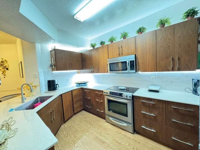 5560 METROWEST BOULEVARD 201, Orlando, FL 32811