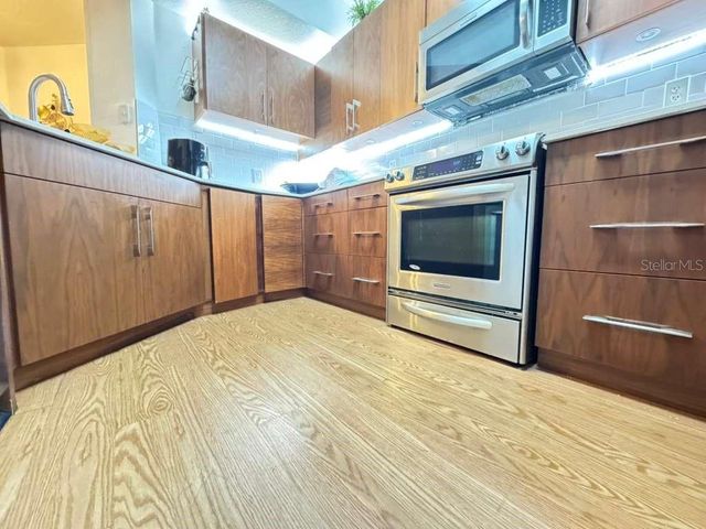 5560 METROWEST BOULEVARD 201, Orlando, FL 32811