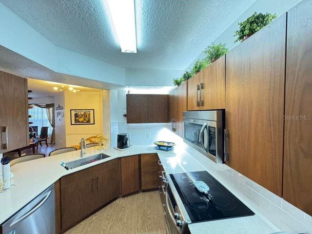 5560 METROWEST BOULEVARD 201, Orlando, FL 32811