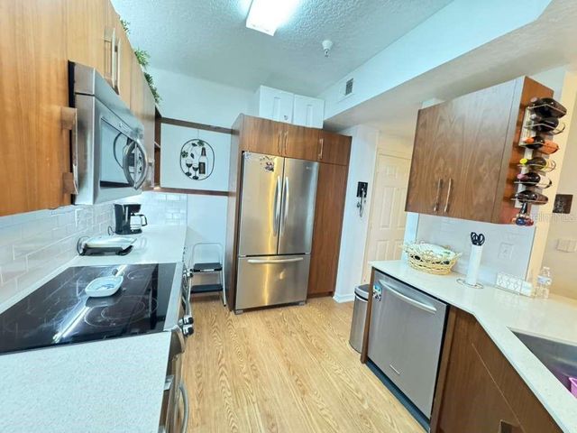 5560 METROWEST BOULEVARD 201, Orlando, FL 32811