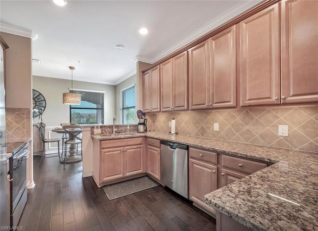 9485 Casoria CT 202, Naples, FL 34113