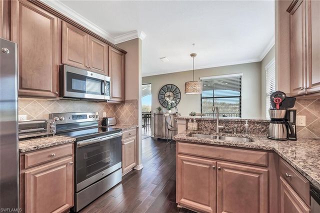 9485 Casoria CT 202, Naples, FL 34113