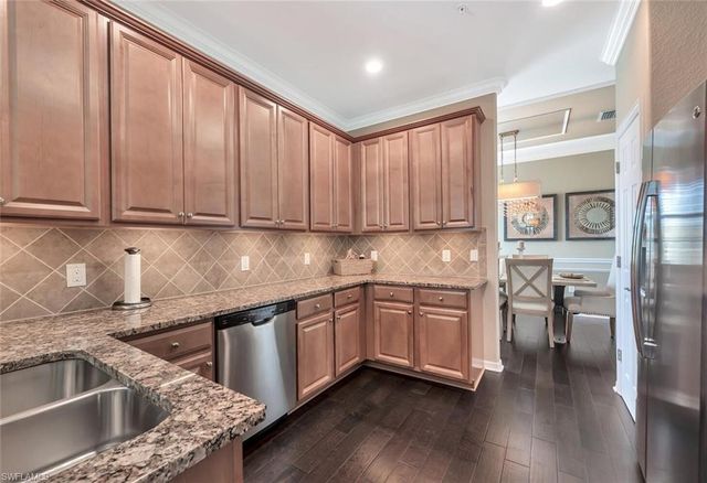 9485 Casoria CT 202, Naples, FL 34113