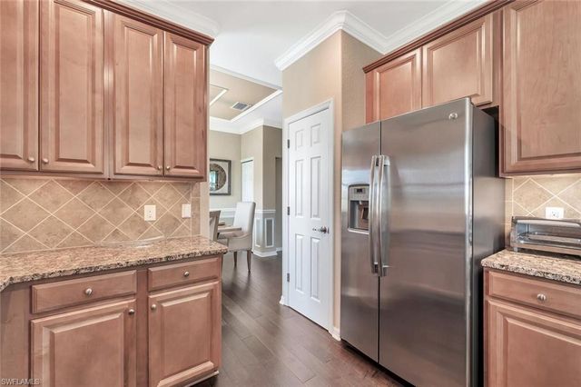 9485 Casoria CT 202, Naples, FL 34113