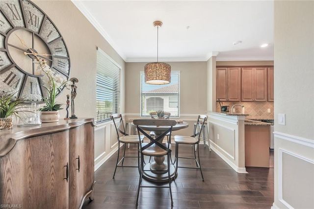 9485 Casoria CT 202, Naples, FL 34113