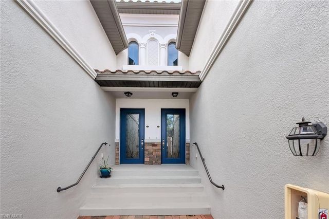 9485 Casoria CT 202, Naples, FL 34113
