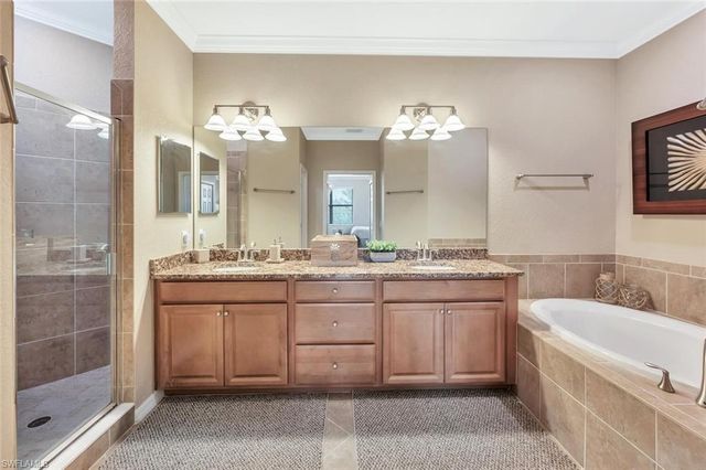 9485 Casoria CT 202, Naples, FL 34113