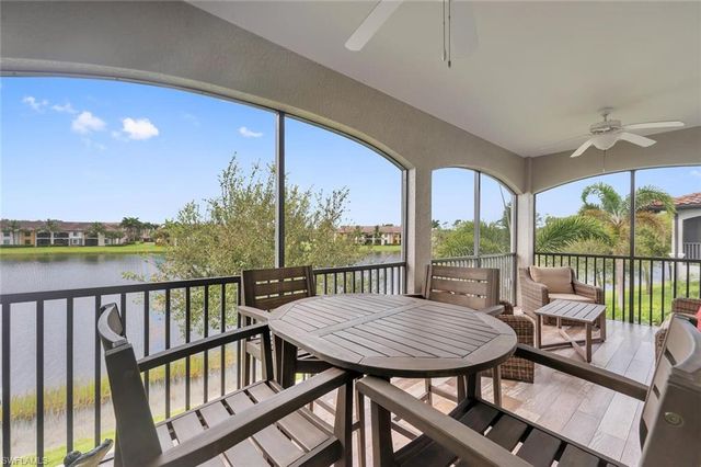 9485 Casoria CT 202, Naples, FL 34113