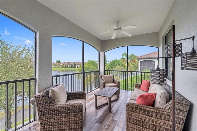 9485 Casoria CT 202, Naples, FL 34113