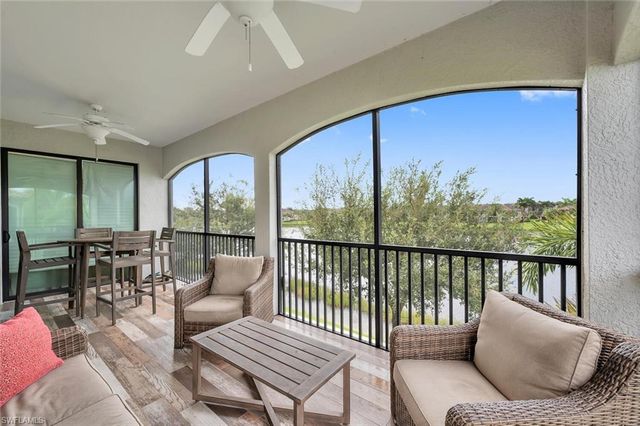 9485 Casoria CT 202, Naples, FL 34113