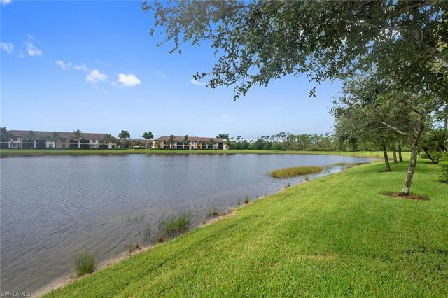 9485 Casoria CT 202, Naples, FL 34113