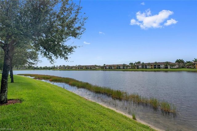9485 Casoria CT 202, Naples, FL 34113