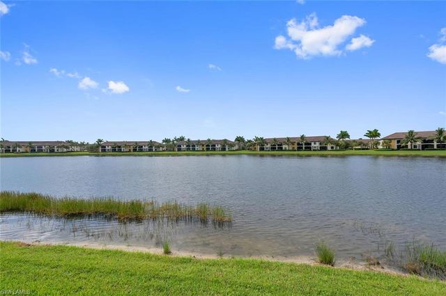 9485 Casoria CT 202, Naples, FL 34113