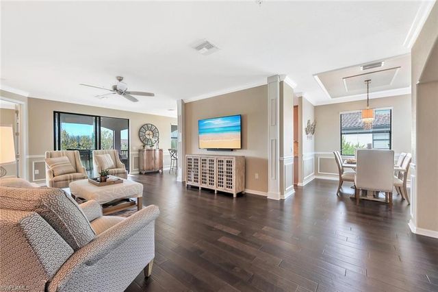 9485 Casoria CT 202, Naples, FL 34113