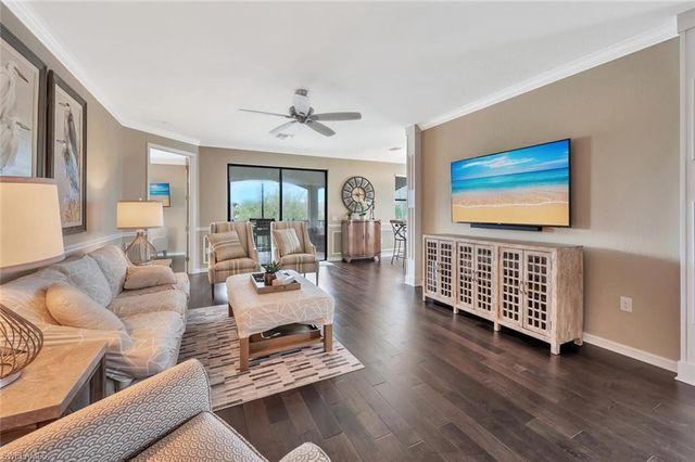 9485 Casoria CT 202, Naples, FL 34113