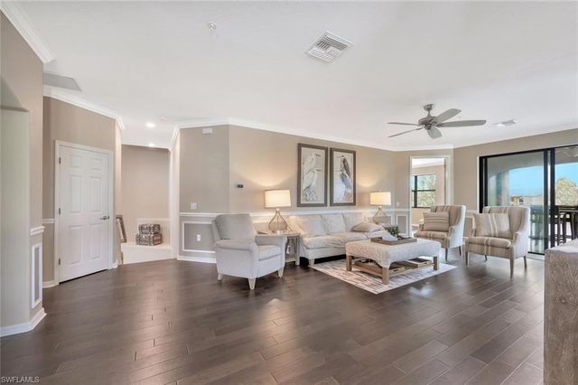 9485 Casoria CT 202, Naples, FL 34113