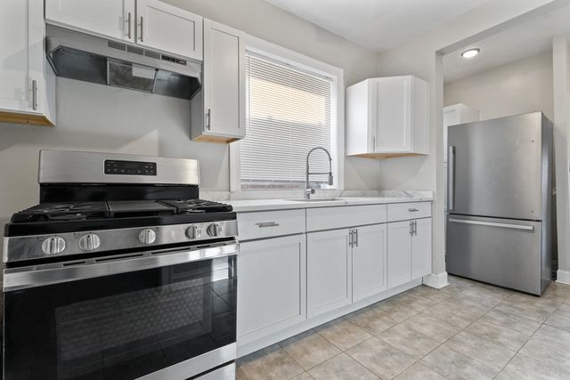 7819 S Cornell Avenue 2, Chicago, IL 60649