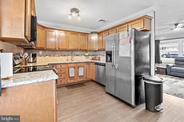 85 BUTTONWOOD LN, Levittown, PA 19054