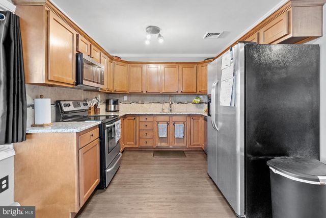 85 BUTTONWOOD LN, Levittown, PA 19054