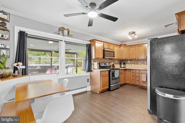 85 BUTTONWOOD LN, Levittown, PA 19054