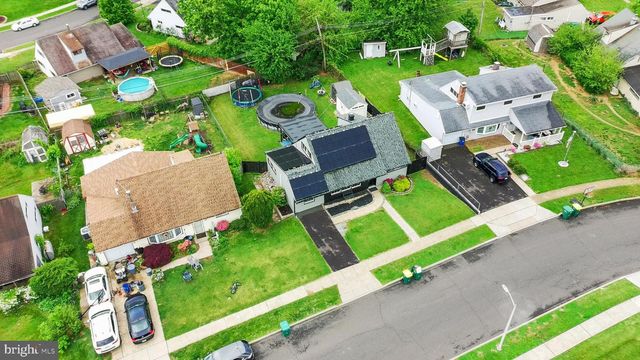 85 BUTTONWOOD LN, Levittown, PA 19054