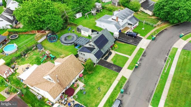 85 BUTTONWOOD LN, Levittown, PA 19054
