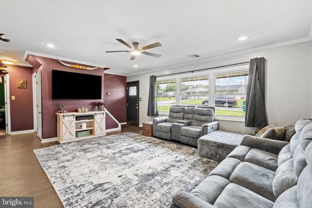 85 BUTTONWOOD LN, Levittown, PA 19054