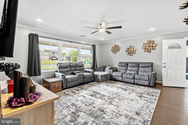 85 BUTTONWOOD LN, Levittown, PA 19054