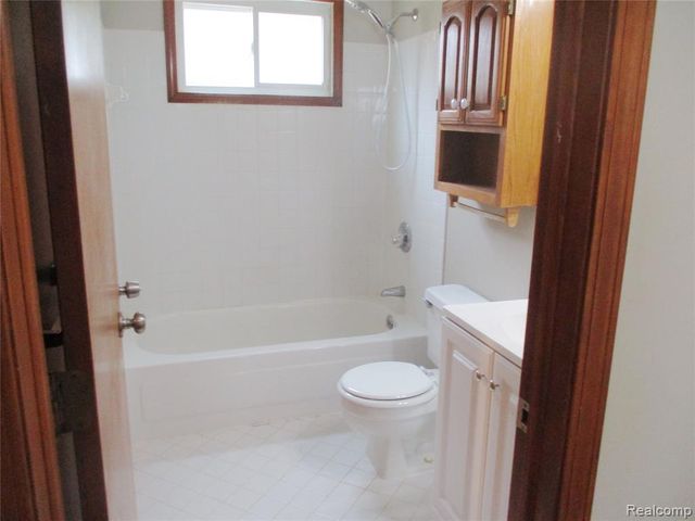 23777 Piper Avenue, Eastpointe, MI 48021