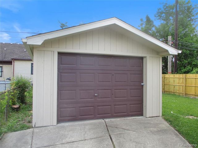 23777 Piper Avenue, Eastpointe, MI 48021
