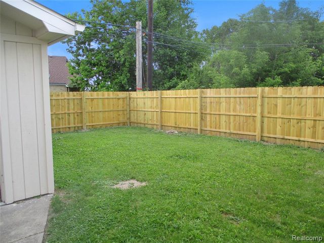 23777 Piper Avenue, Eastpointe, MI 48021