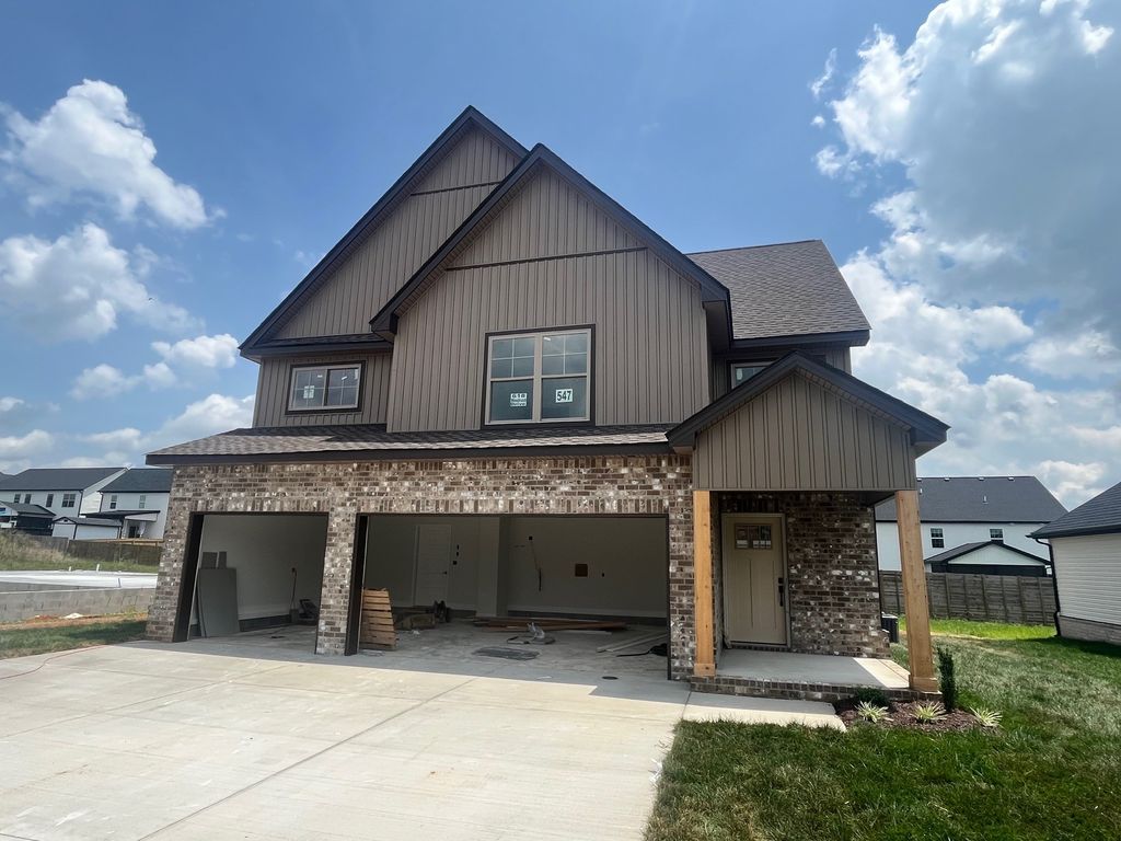 618 Woodrush Dr, Clarksville, TN 37040