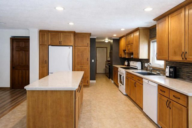 N3543 WILLOW ROAD, Pulaski, WI 54162