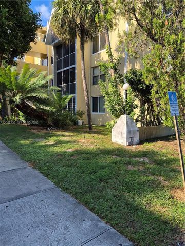 942 NE 199th St 4G, Miami, FL 33179
