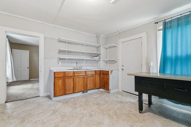 1545 W 2nd Street, Davenport, IA 52802