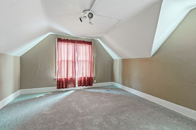 1545 W 2nd Street, Davenport, IA 52802