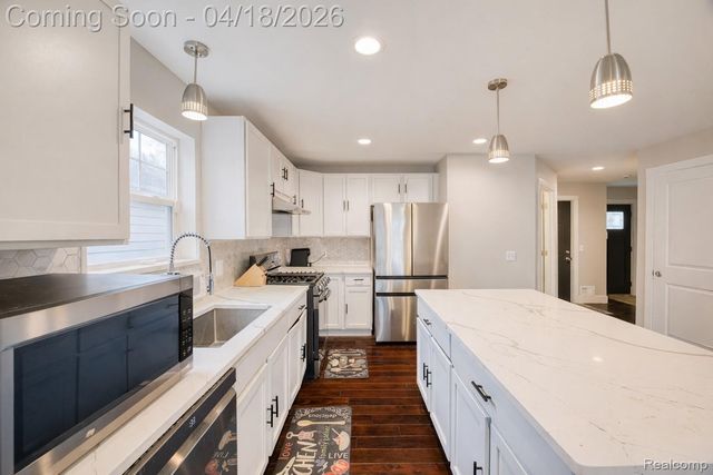 23092 Berdeno Avenue, Hazel Park, MI 48030