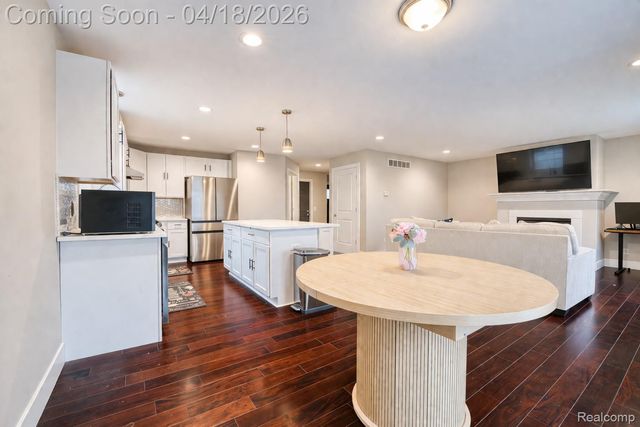 23092 Berdeno Avenue, Hazel Park, MI 48030