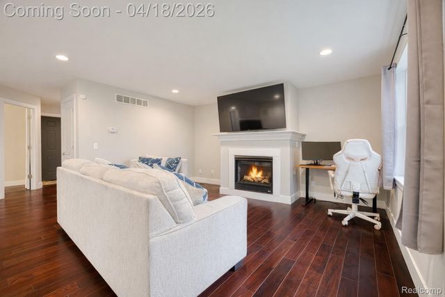 23092 Berdeno Avenue, Hazel Park, MI 48030