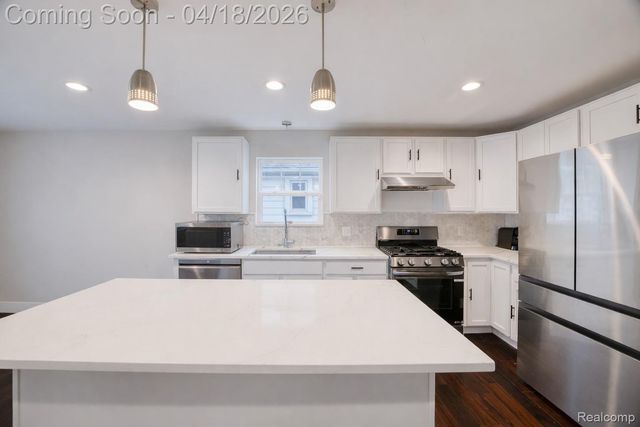 23092 Berdeno Avenue, Hazel Park, MI 48030