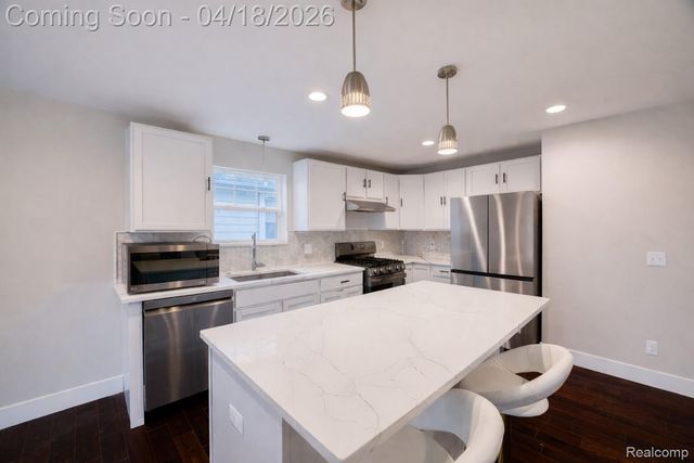 23092 Berdeno Avenue, Hazel Park, MI 48030