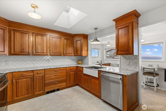 1818 Seaview Avenue, Coupeville, WA 98239