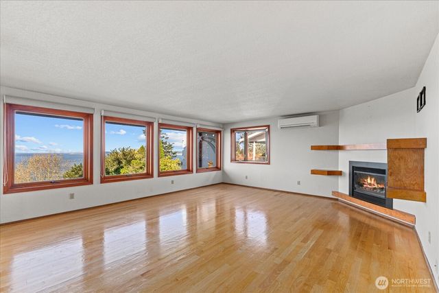 1818 Seaview Avenue, Coupeville, WA 98239