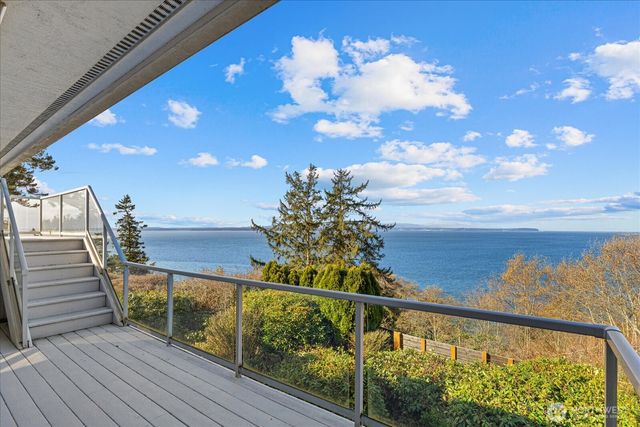 1818 Seaview Avenue, Coupeville, WA 98239