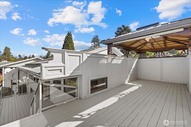 1818 Seaview Avenue, Coupeville, WA 98239