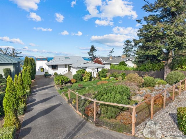 1818 Seaview Avenue, Coupeville, WA 98239