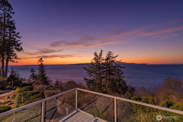 1818 Seaview Avenue, Coupeville, WA 98239