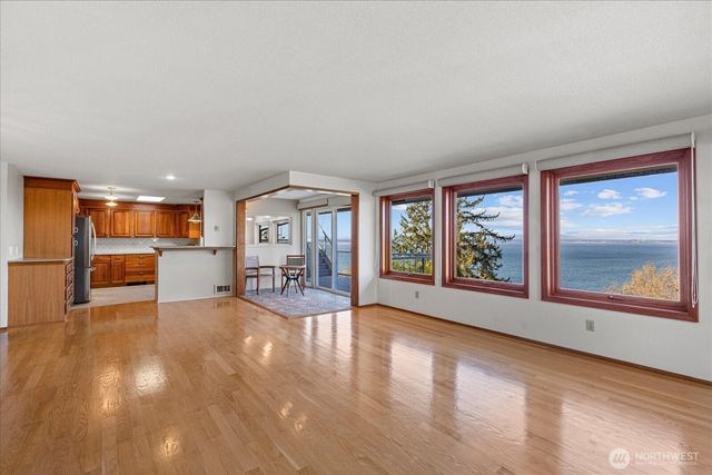 1818 Seaview Avenue, Coupeville, WA 98239