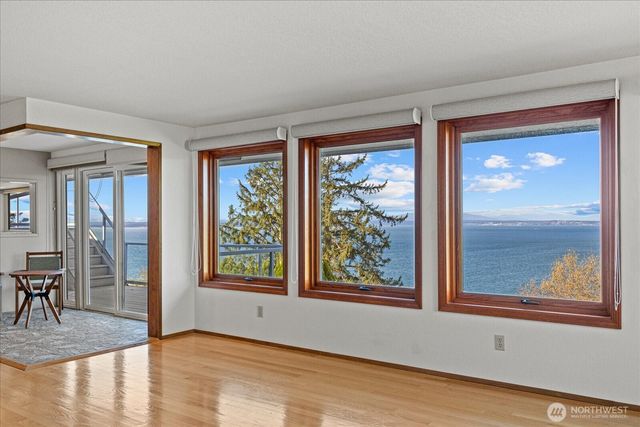 1818 Seaview Avenue, Coupeville, WA 98239