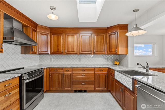 1818 Seaview Avenue, Coupeville, WA 98239